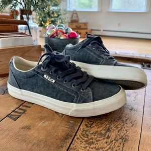 TAOS PLIM SOUL size 9 EUC Black Wash canvas